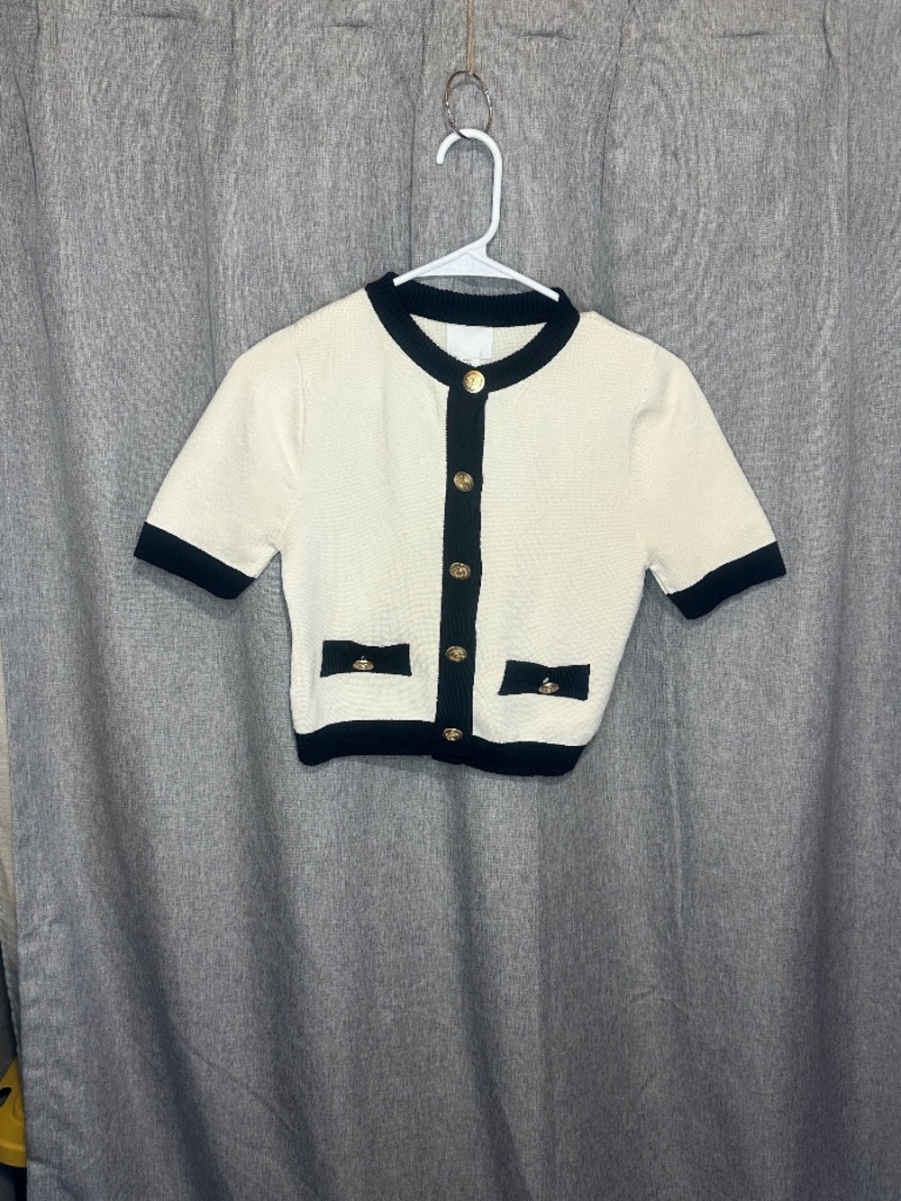 H&M Cream Short Sleeve Contrast Knit Cardigan with Gold Buttons - XS